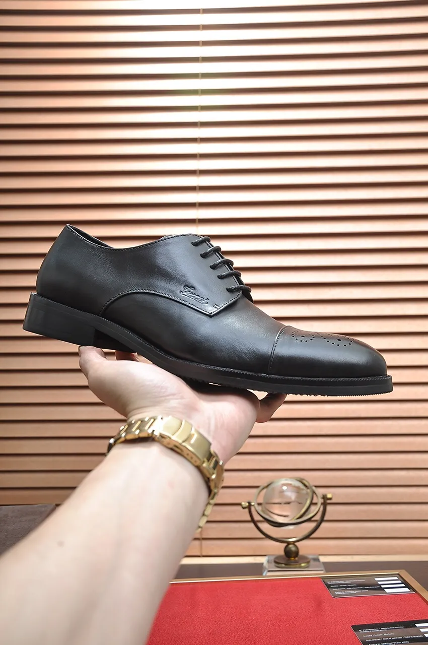 Men's shoes💰460💶Italy's top luxury men's shoe giant [GUCCI] has arrived in new style🍃Original European style🔰 Pleasant to the eye😍In order to make the shoes more durable and non-deformable🌀The production continues to follow traditional methods but there is still no lack of innovation💪The original sheepskin is chosen for the leather♻Smooth, natural and extra bright⭐Made of imported cowhide, the first choice of the rich 38-45 (45 customized)